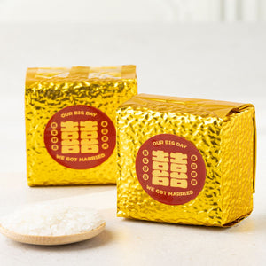 婚禮喜米桌上禮，金色米磚包裝搭配囍字圓標與提繩設計